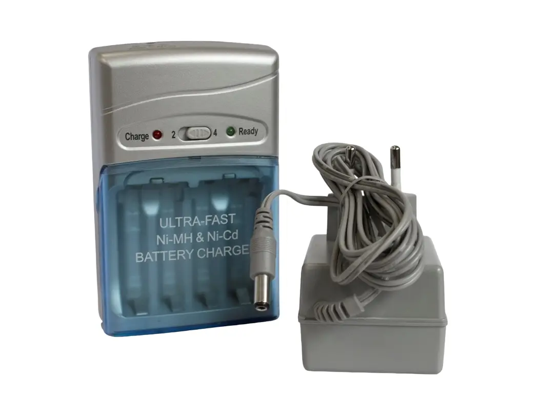картинка Зарядное устройство на 4 NiMH аккумулятора размера AA  от магазина Holtershop.ru